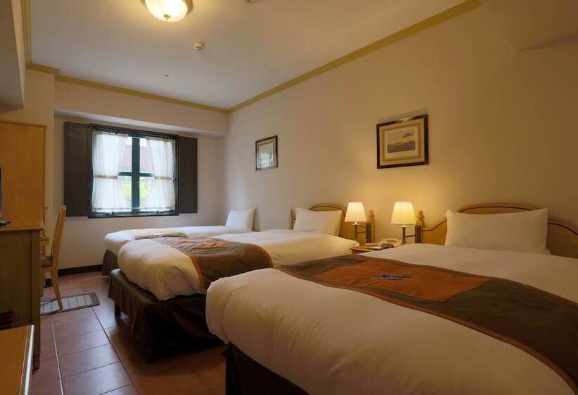 اتاق استاندارد سه نفره, Monterey Nagasaki