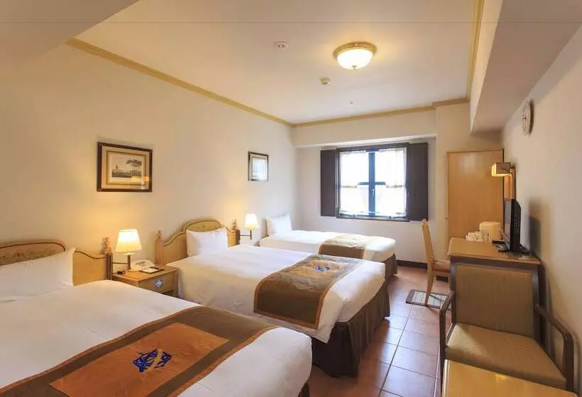 اتاق استاندارد سه نفره, Monterey Nagasaki