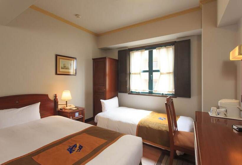 اتاق اکونومی, Monterey Nagasaki