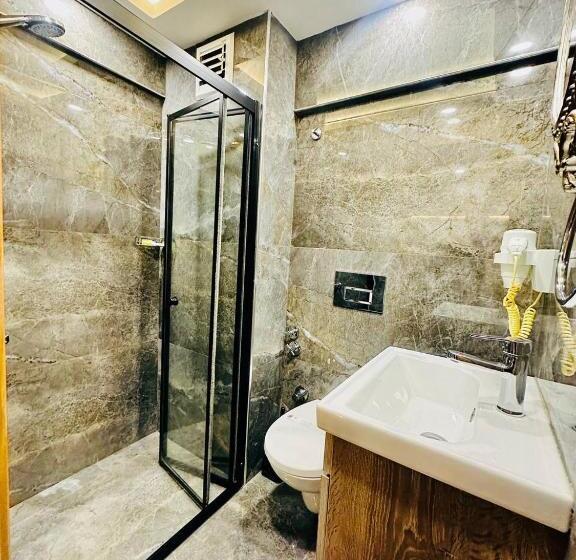 Standard Triple Room with Terrace, Sirkeci Quietness