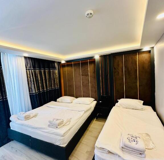 اتاق استاندارد سه تخته با بالکن, Sirkeci Quietness
