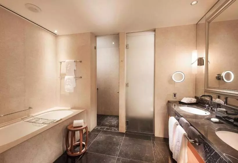 Deluxe Suite King Bed, St. Regis Osaka