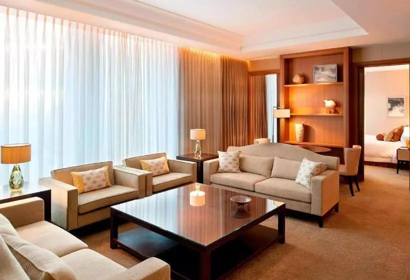 سوئیت اجرایی با تخت کینگ, St. Regis Osaka