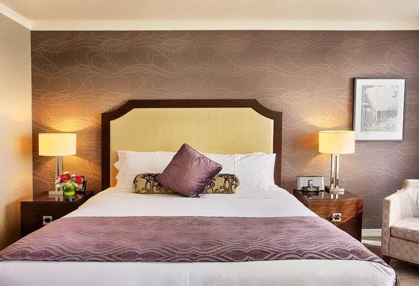 سوییت جونیور, Pinnacle Hotel At The Pier