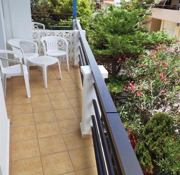 اتاق استاندارد سه نفره, Poseidon Hotel