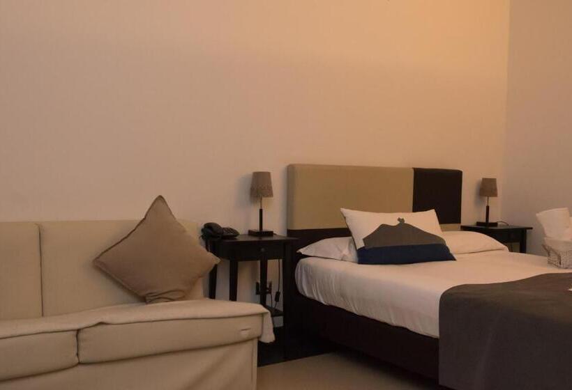 اتاق استاندارد, Plebiscito Apart