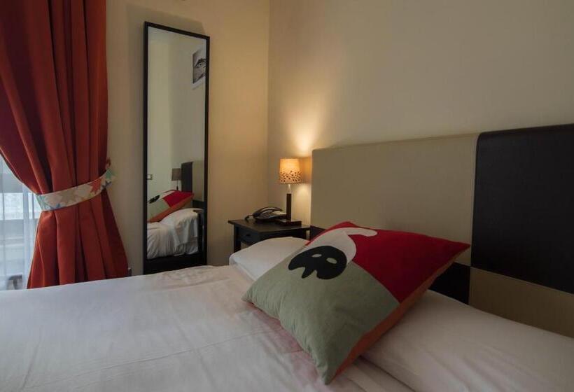 اتاق عادی, Plebiscito Apart