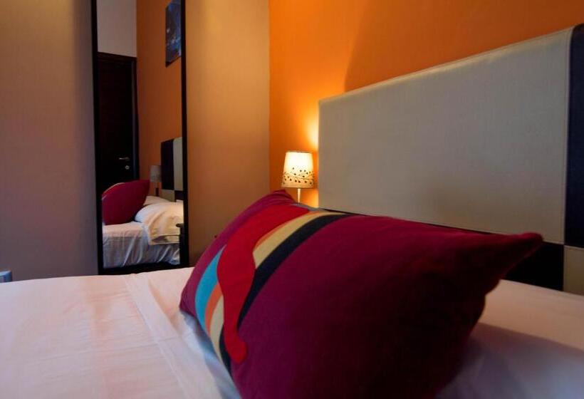 اتاق عادی, Plebiscito Apart