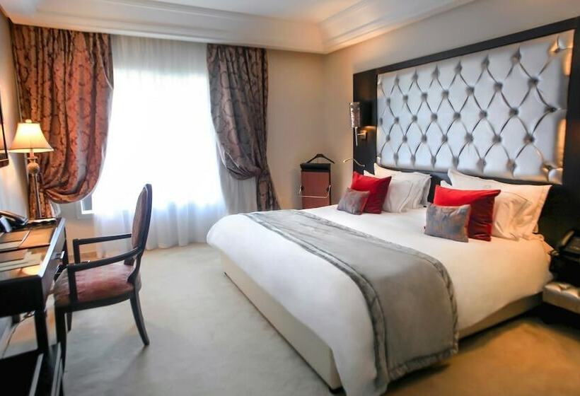Номер Стандарт Вид на Бассейн, The Russelior Hotel & Spa
