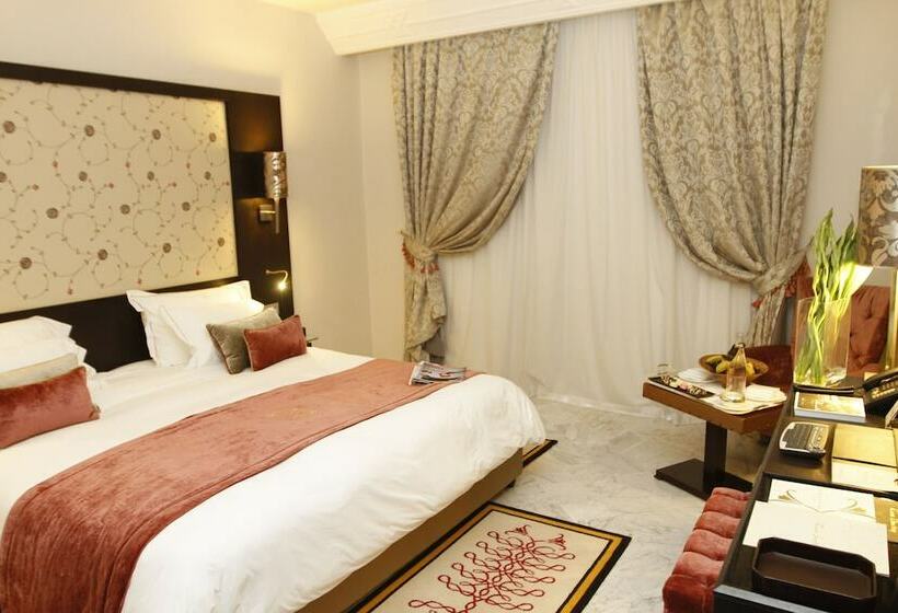 غرفة قياسية مطلّة علي حمام السباحة, The Russelior Hotel & Spa