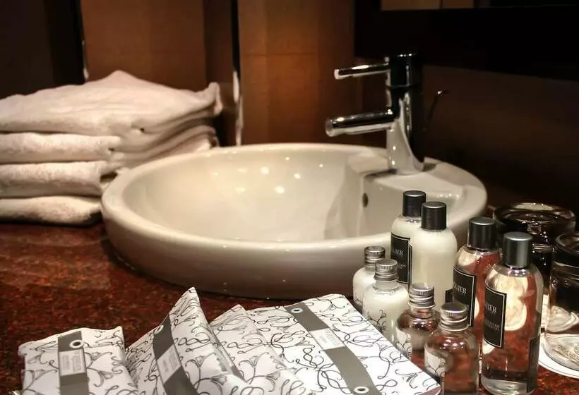 プールビュースタンダードルーム, The Russelior Hotel & Spa