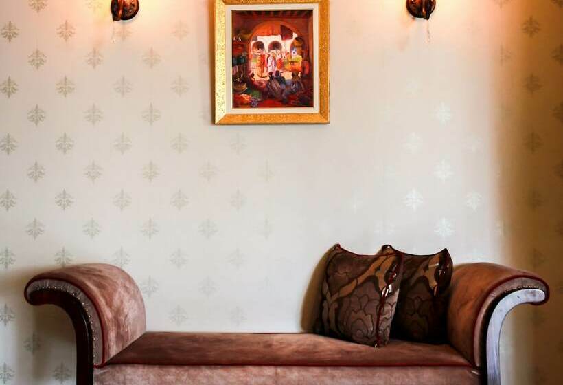 جناح جونيور, The Russelior Hotel & Spa