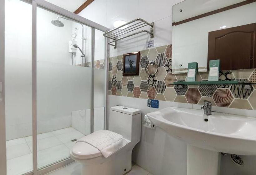 اتاق استاندارد چهار تخته, Ferrymar Hotel Iloilo