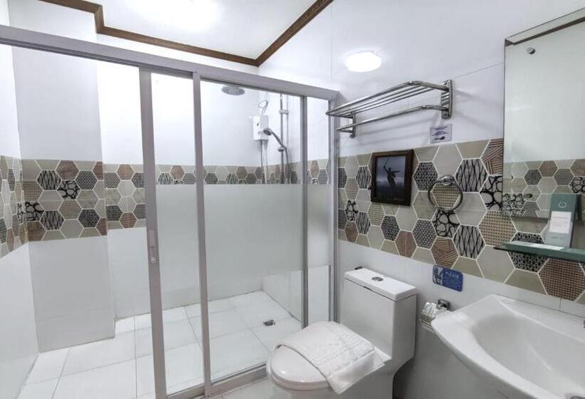 اتاق استاندارد چهار تخته, Ferrymar Hotel Iloilo