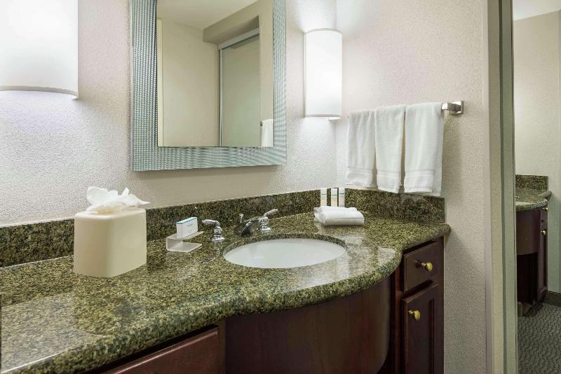 מיטת קינג בסוויטה, Homewood Suites By Hilton Tampa Airport   Westshore