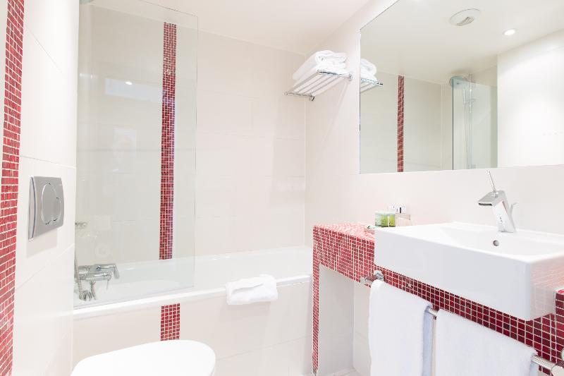 מיטת קינג בסוויטה, Homewood Suites By Hilton Tampa Airport   Westshore