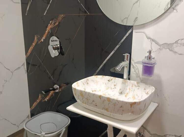 デラックストリプルルーム, Airport Annex