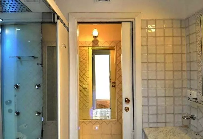 سوییت جونیور با چشمانداز دریا, Albergo La Conca Azzurra
