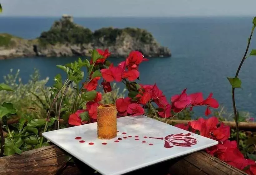 سوییت جونیور با چشمانداز دریا, Albergo La Conca Azzurra