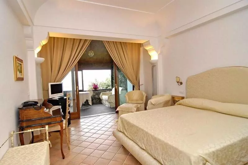 سوییت جونیور با چشمانداز دریا, Albergo La Conca Azzurra