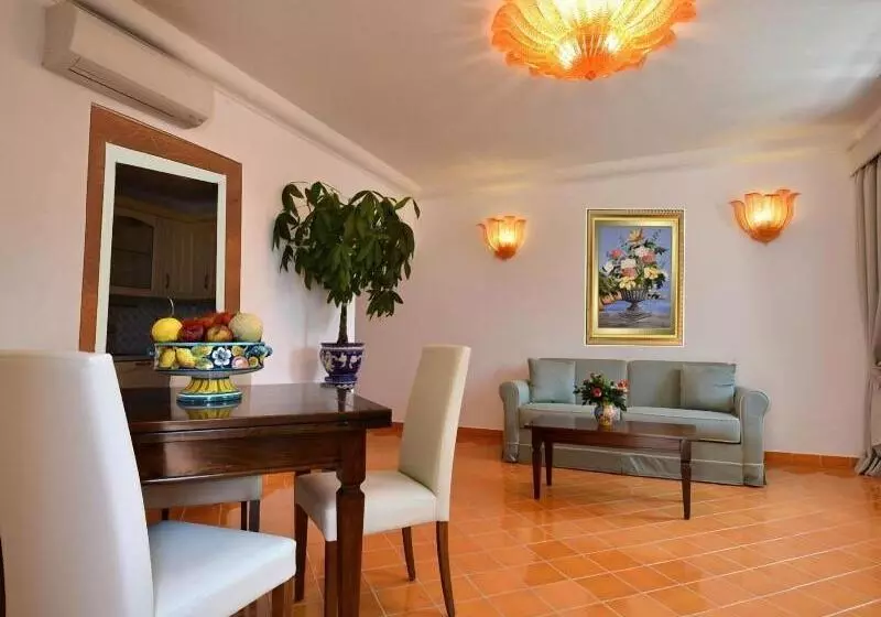 سوییت جونیور با چشمانداز دریا, Albergo La Conca Azzurra