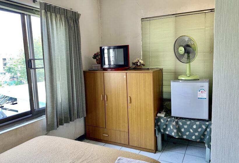 اتاق استاندارد, At Home At Chiang Mai