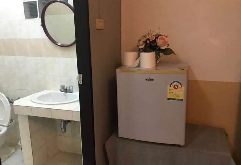 اتاق استاندارد, At Home At Chiang Mai