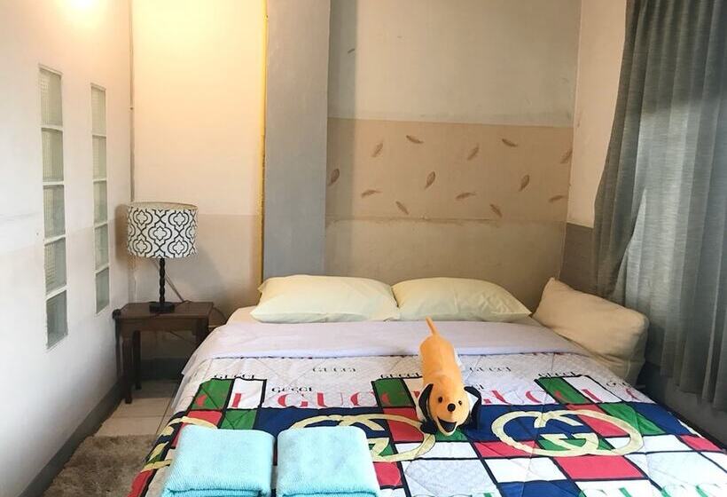 اتاق استاندارد, At Home At Chiang Mai