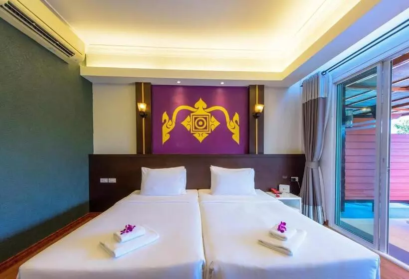 プールの見えるデラックスルーム, Baan Grood Arcadia Resort & Spa