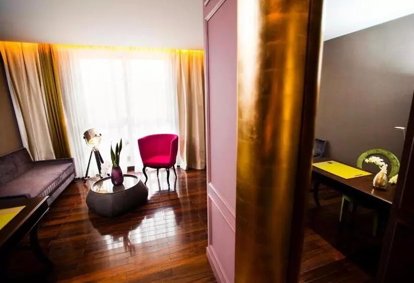 Suite King Bed