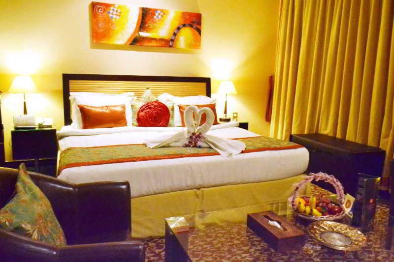 标准单人间, Dorus