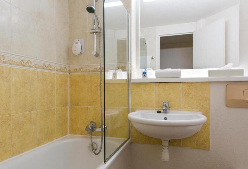 Номер Стандарт Трехместный, Comfort Hotel Etampes