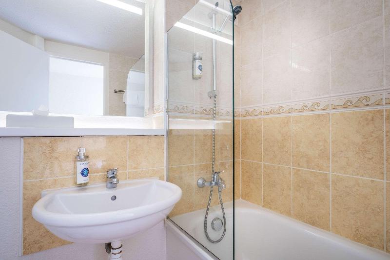 Номер Стандарт Трехместный, Comfort Hotel Etampes