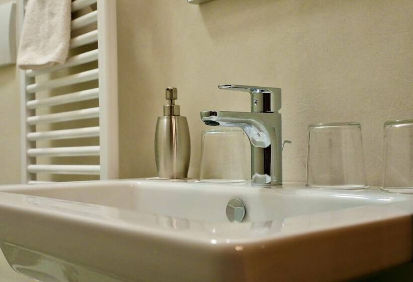 Superior Kamer, Noemi