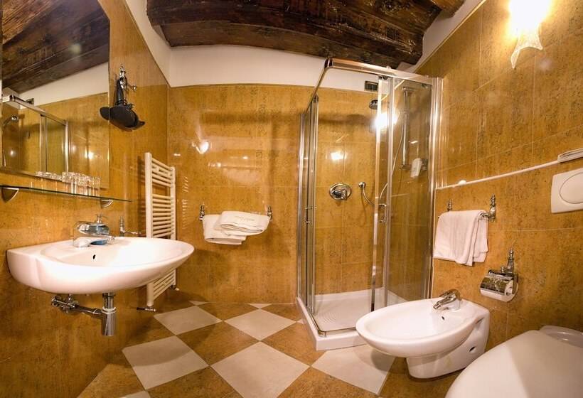 Superior Kamer, Noemi