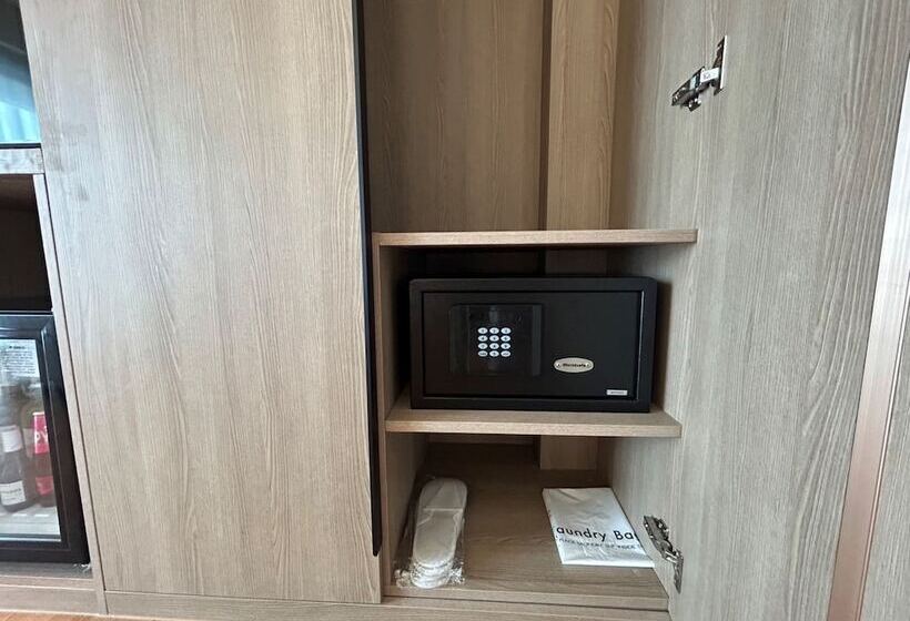 اتاق لوکس, The One Bay Breeze