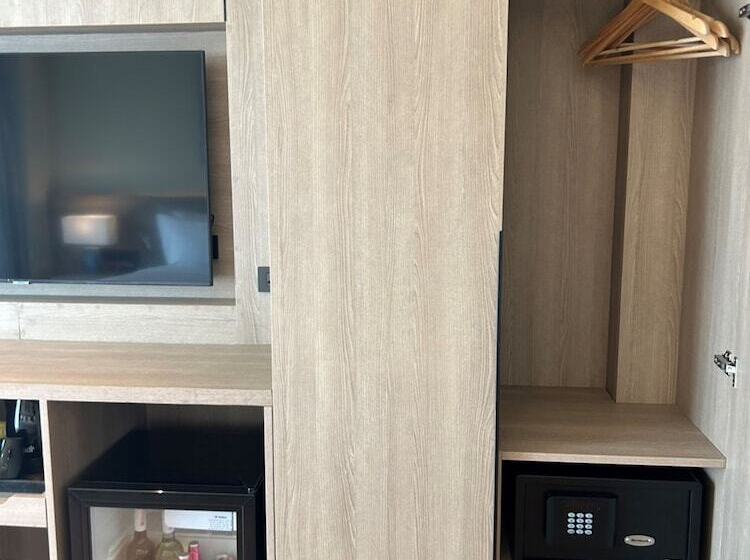 اتاق لوکس با بالکن, The One Bay Breeze