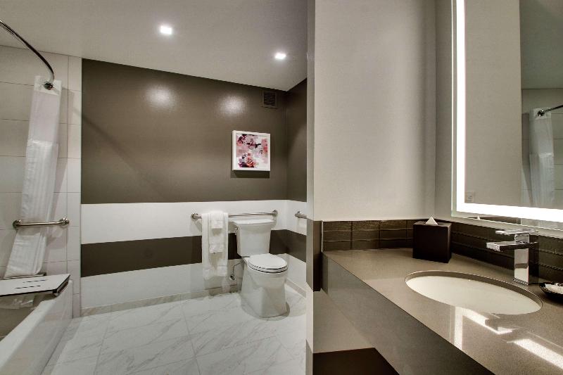 اتاق لوکس با بالکن, The One Bay Breeze