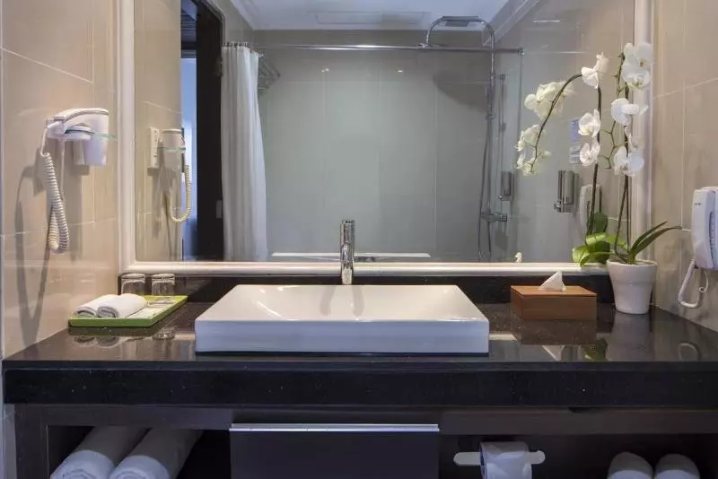 اتاق سوپریور سه تخته, The One Bay Breeze