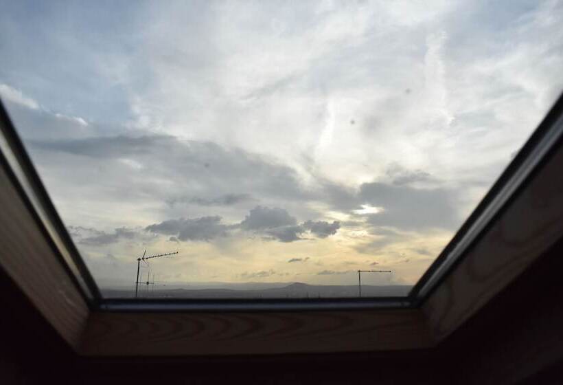 آپارتمان 1 خوابه, Golondrinas De La Alhambra