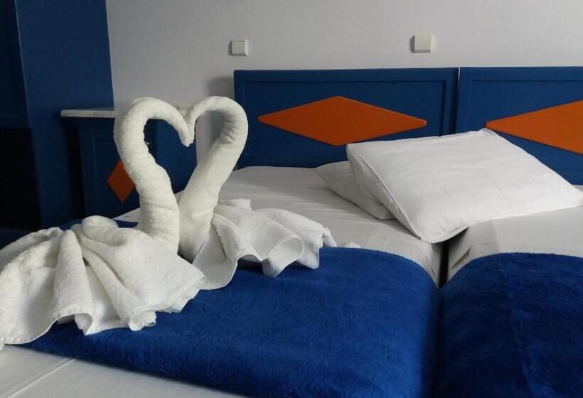 スタンダードスタジオ, Leonidas Studios & Apartments