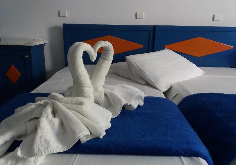 スタンダードスタジオ, Leonidas Studios & Apartments