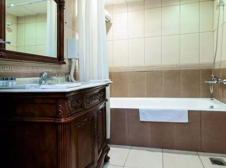 اتاق لوکس, Moscow Holiday Hotel