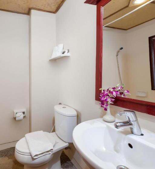 اتاق استاندارد با بالکن, The Top Patong Resort