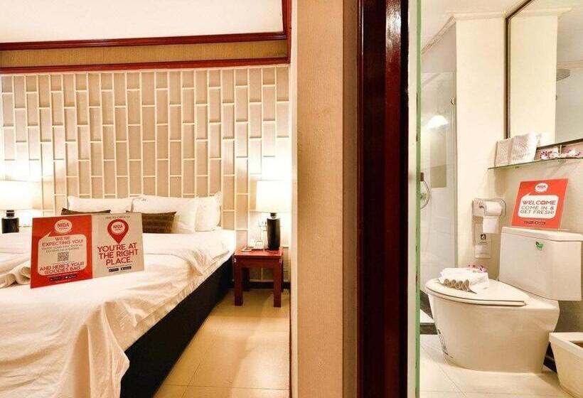 اتاق استاندارد با بالکن, The Top Patong Resort