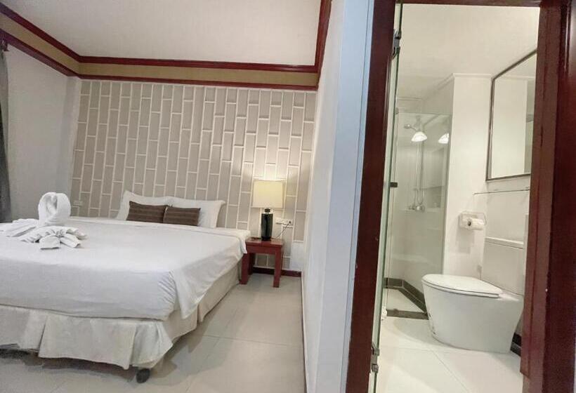 اتاق استاندارد با بالکن, The Top Patong Resort