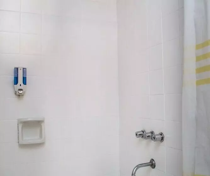 اتاق استاندارد با سرویس بهداشتی مشترک, Hostel Inn Bariloche