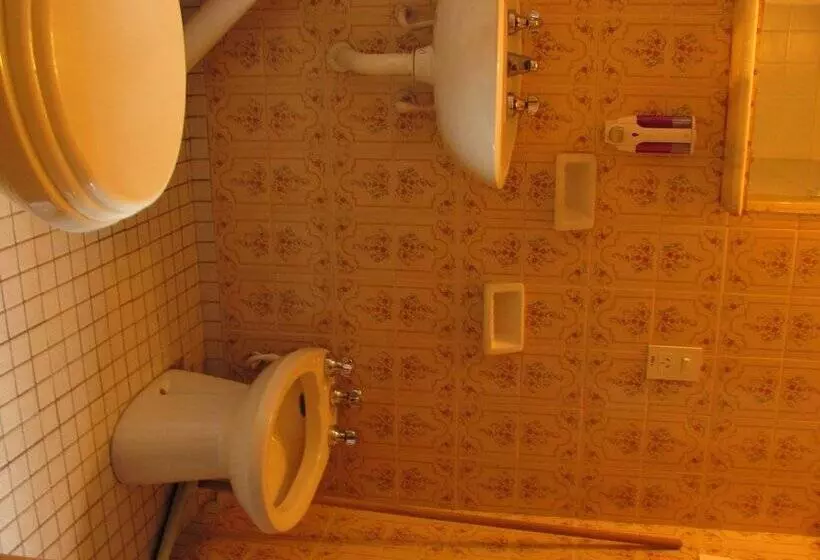 اتاق استاندارد با سرویس بهداشتی مشترک, Hostel Inn Bariloche