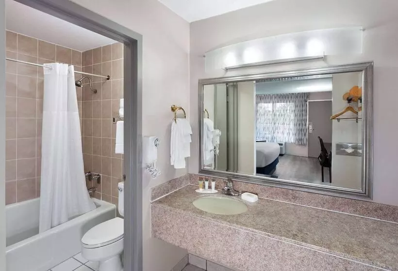 اتاق استاندارد با 2 تخت دوبل, Days Inn By Wyndham Melbourne