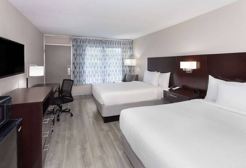 带2个双人床的标准工作室, Days Inn By Wyndham Melbourne
